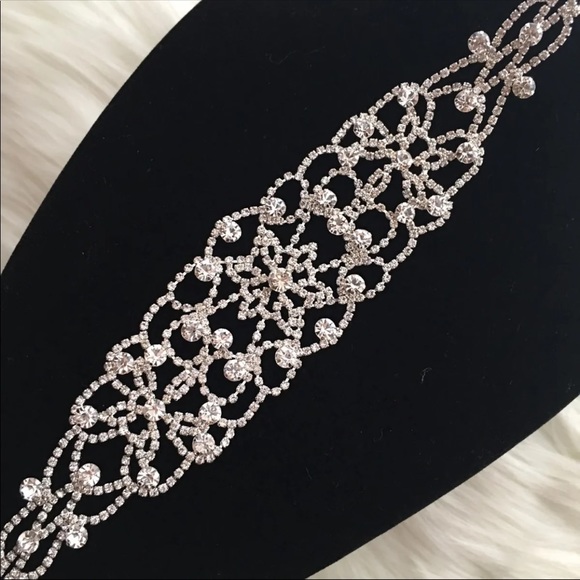 SOLD OUT 💕2 for $35💕Floral Elegant Choker - Picture 3 of 8